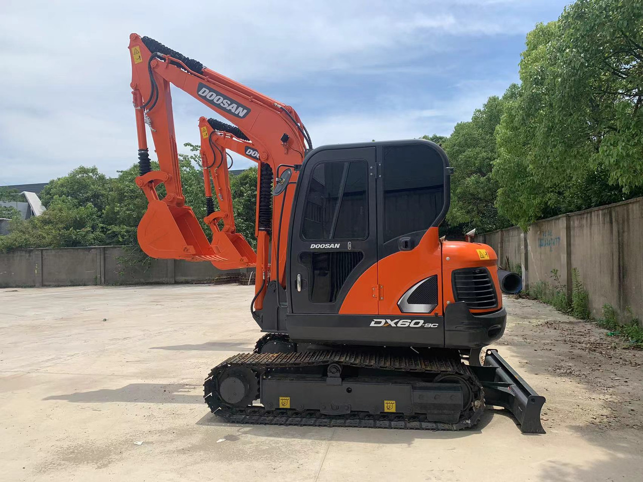 DOOSAN DX60 Good price 6 ton Small Excavator - Excavator pe şenile: Foto 1 DOOSAN DX60 Good price 6 ton Small Excavator - Excavator pe şenile: Foto 1