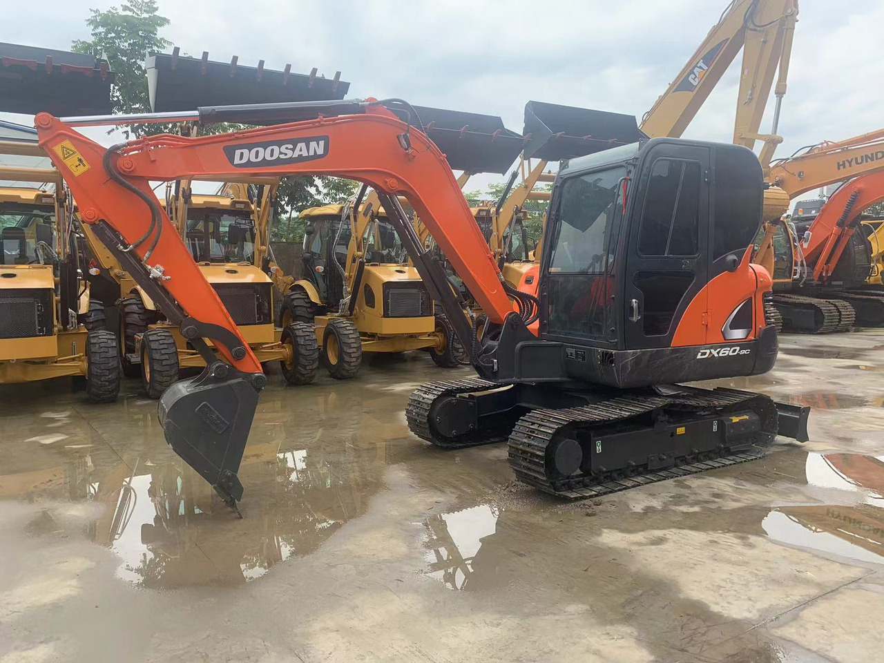 Doosan Used Doosan DX60 Mini Excavator – 6 Ton, 53 HP, 0.21m³ Bucket, Yanmar Engine - Excavator pe şenile: Foto 2 Doosan Used Doosan DX60 Mini Excavator – 6 Ton, 53 HP, 0.21m³ Bucket, Yanmar Engine - Excavator pe şenile: Foto 2