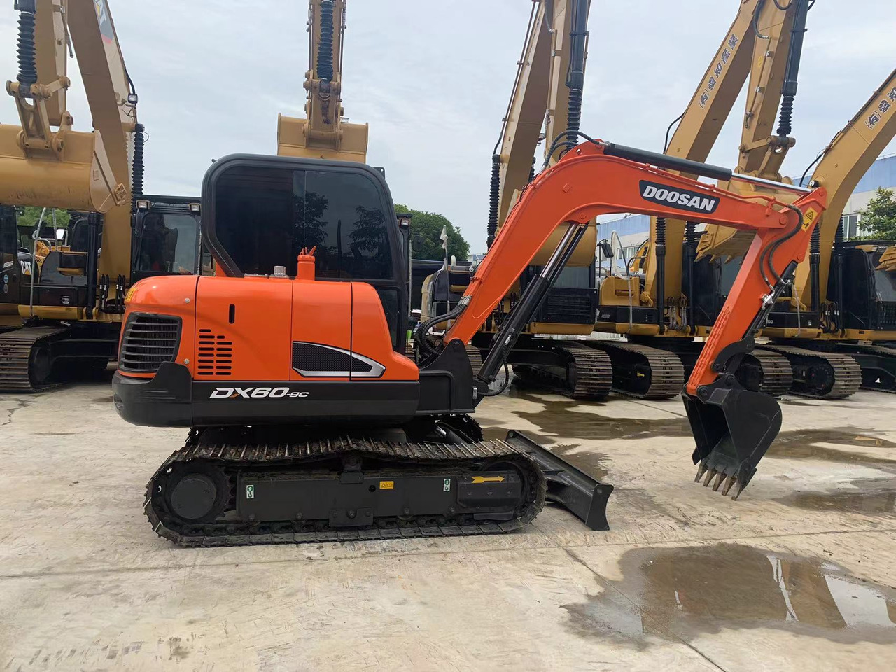 Doosan Used Doosan DX60 Mini Excavator – 6 Ton, 53 HP, 0.21m³ Bucket, Yanmar Engine - Excavator pe şenile: Foto 4 Doosan Used Doosan DX60 Mini Excavator – 6 Ton, 53 HP, 0.21m³ Bucket, Yanmar Engine - Excavator pe şenile: Foto 4