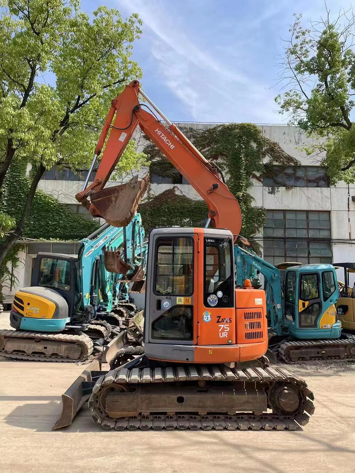 Hitachi Excavator ZX70, ZX75 Mini Excavator Excellent Condition - Excavator pe şenile: Foto 3 Hitachi Excavator ZX70, ZX75 Mini Excavator Excellent Condition - Excavator pe şenile: Foto 3