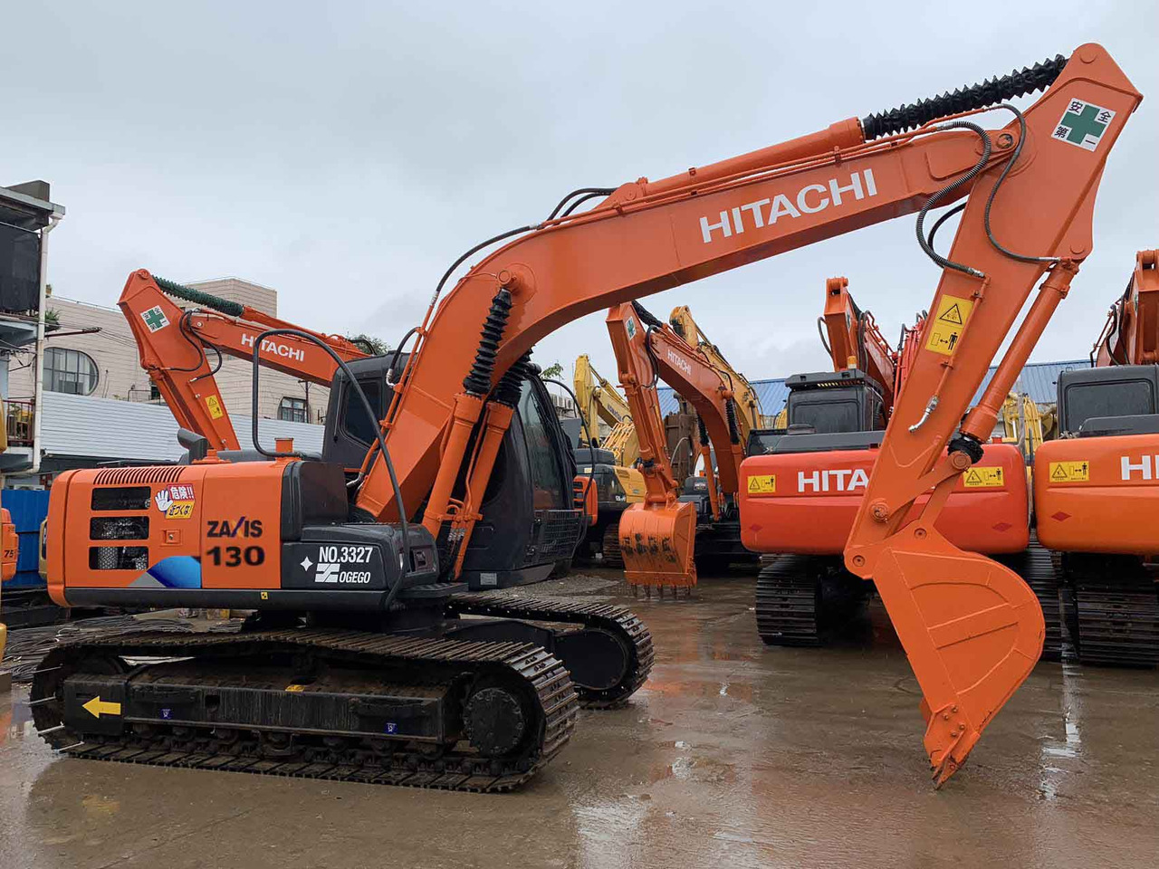 Hitachi ZX130, ZX120 Tracked Excavator Japan Origin - Excavator pe şenile: Foto 1 Hitachi ZX130, ZX120 Tracked Excavator Japan Origin - Excavator pe şenile: Foto 1