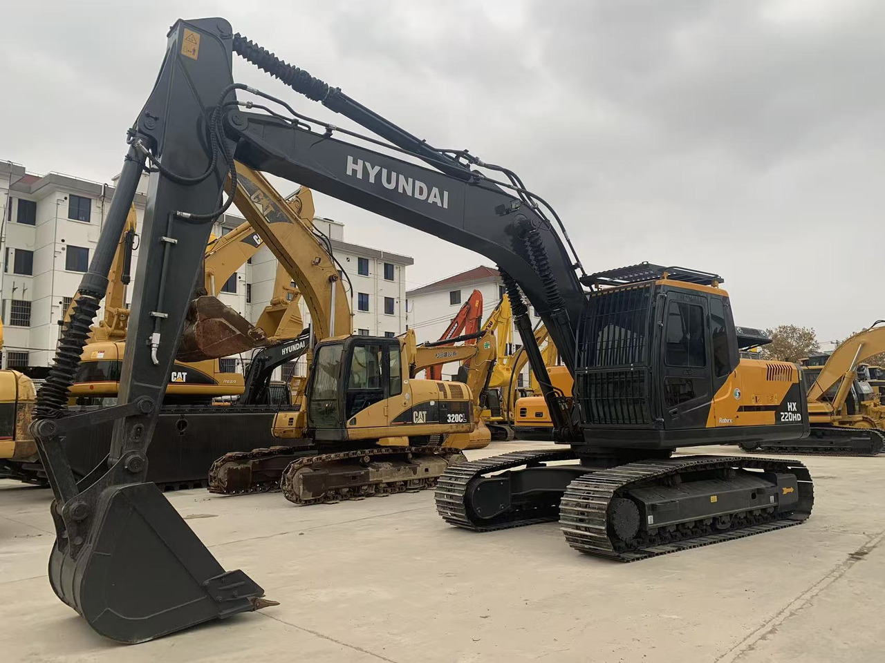 Hyundai HX220HD Good Price Secondhand 22 ton Excavator - Excavator pe şenile: Foto 2 Hyundai HX220HD Good Price Secondhand 22 ton Excavator - Excavator pe şenile: Foto 2