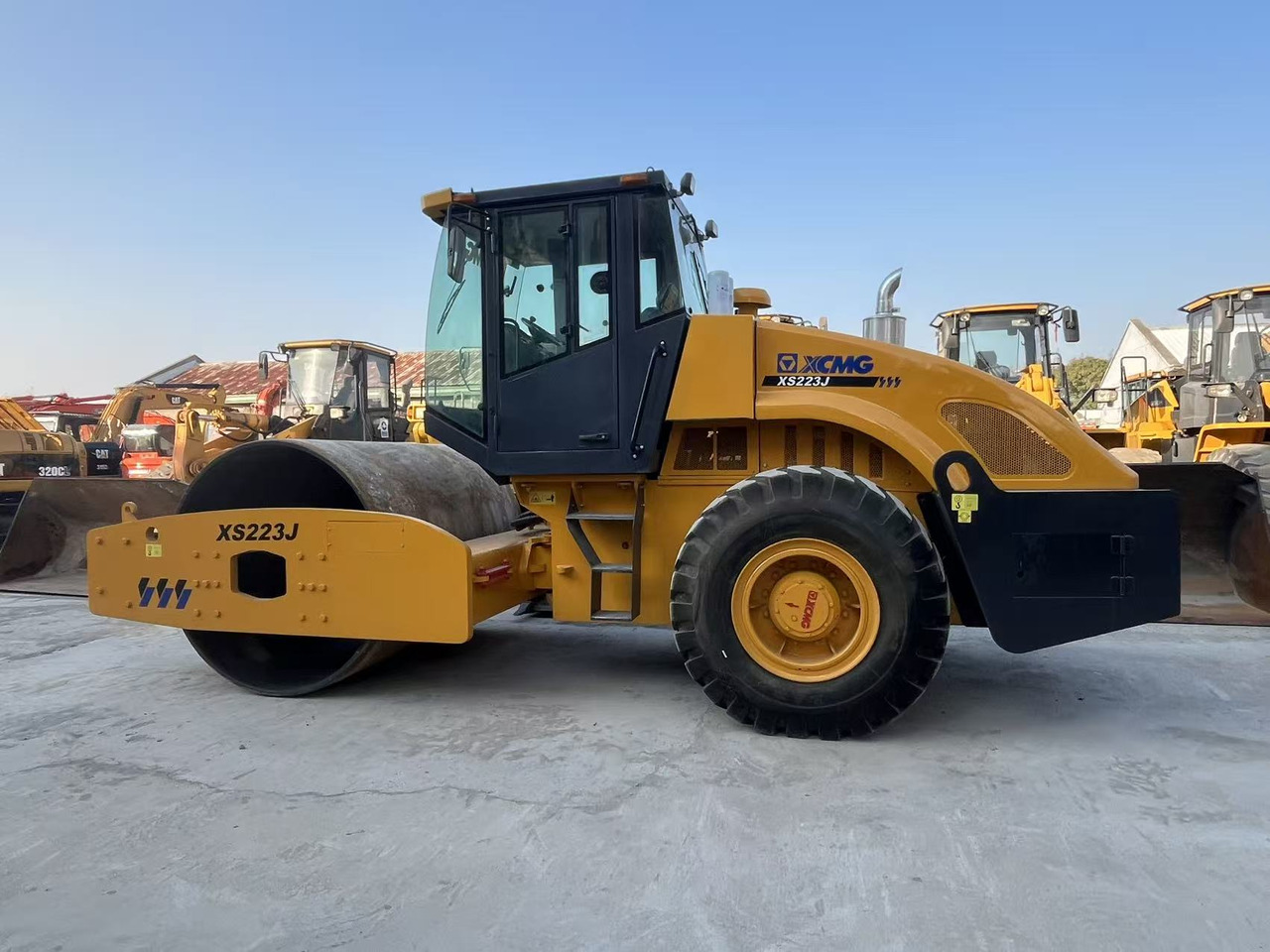 XCMG XS223J Excellent Condition 22 ton Vibratory Road roller - Cilindru compactor pentru asfalt: Foto 1 XCMG XS223J Excellent Condition 22 ton Vibratory Road roller - Cilindru compactor pentru asfalt: Foto 1