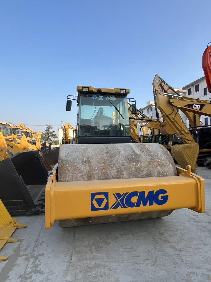 XCMG XS223J Excellent Condition 22 ton Vibratory Road roller - Cilindru compactor pentru asfalt: Foto 5 XCMG XS223J Excellent Condition 22 ton Vibratory Road roller - Cilindru compactor pentru asfalt: Foto 5
