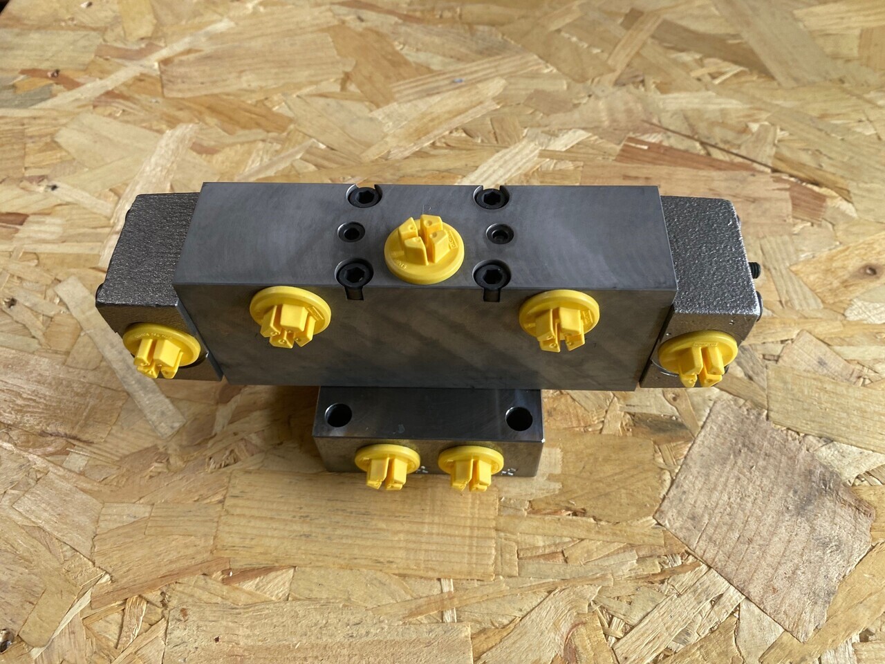 O&K Terex RH120 RH170 RH400 Swing balance valve 2765990 1523304 486-3481 - Piesă de schimb pentru Camion: Foto 1 O&K Terex RH120 RH170 RH400 Swing balance valve 2765990 1523304 486-3481 - Piesă de schimb pentru Camion: Foto 1