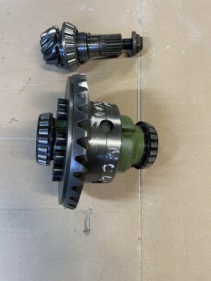 NEW HOLLAND MH PLUS - Diferențial pentru Excavator pe roţi: Foto 1 NEW HOLLAND MH PLUS - Diferențial pentru Excavator pe roţi: Foto 1