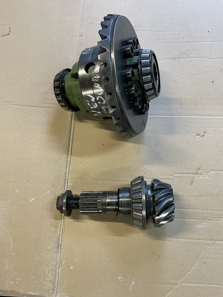 NEW HOLLAND MH PLUS - Diferențial pentru Excavator pe roţi: Foto 3 NEW HOLLAND MH PLUS - Diferențial pentru Excavator pe roţi: Foto 3