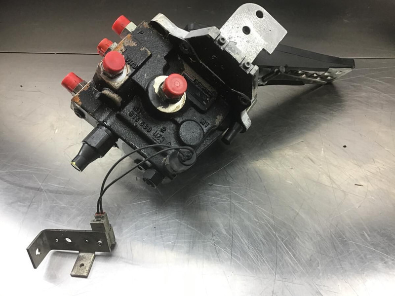 Liebherr Brake Compact Block - Pedala: Foto 2 Liebherr Brake Compact Block - Pedala: Foto 2