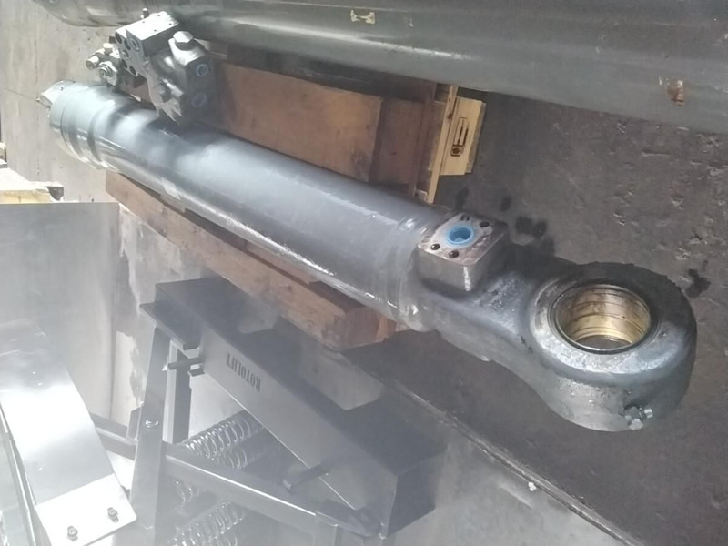 Liebherr R946 LC / R946 LC - Cilindru hidraulic: Foto 2 Liebherr R946 LC / R946 LC - Cilindru hidraulic: Foto 2