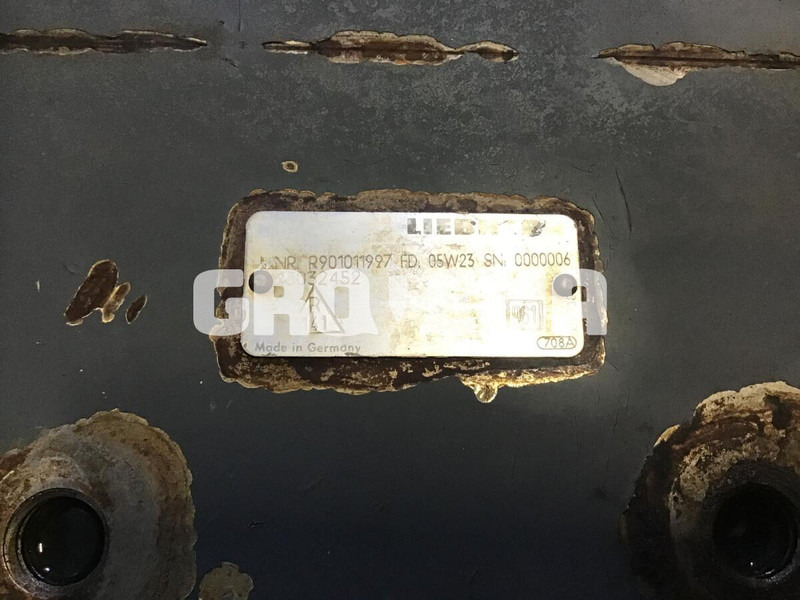 Liebherr R954C / R956 / R960 - Chiulasă: Foto 2 Liebherr R954C / R956 / R960 - Chiulasă: Foto 2