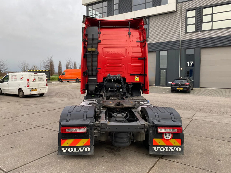 Volvo FH 13.420 Globetrotter / Mega / 2x Tank - Cap tractor: Foto 5 Volvo FH 13.420 Globetrotter / Mega / 2x Tank - Cap tractor: Foto 5