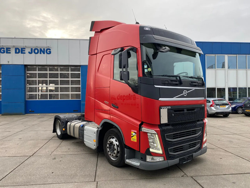 Volvo FH 13.420 Globetrotter / Mega / 2x Tank - Cap tractor: Foto 3 Volvo FH 13.420 Globetrotter / Mega / 2x Tank - Cap tractor: Foto 3