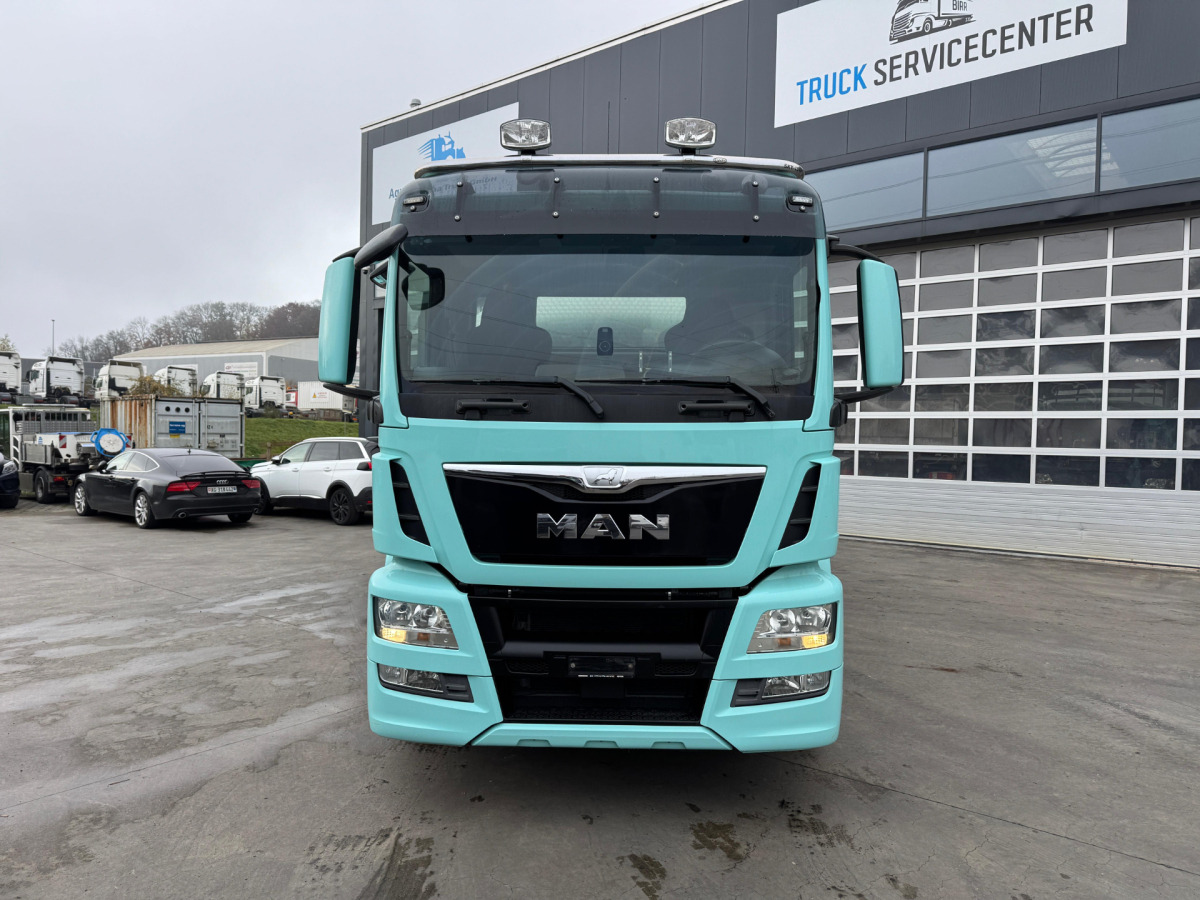 MAN TGS 26.440 6x2 Isoliert Milchtank 3 Kammern - Camion cisternă: Foto 2 MAN TGS 26.440 6x2 Isoliert Milchtank 3 Kammern - Camion cisternă: Foto 2