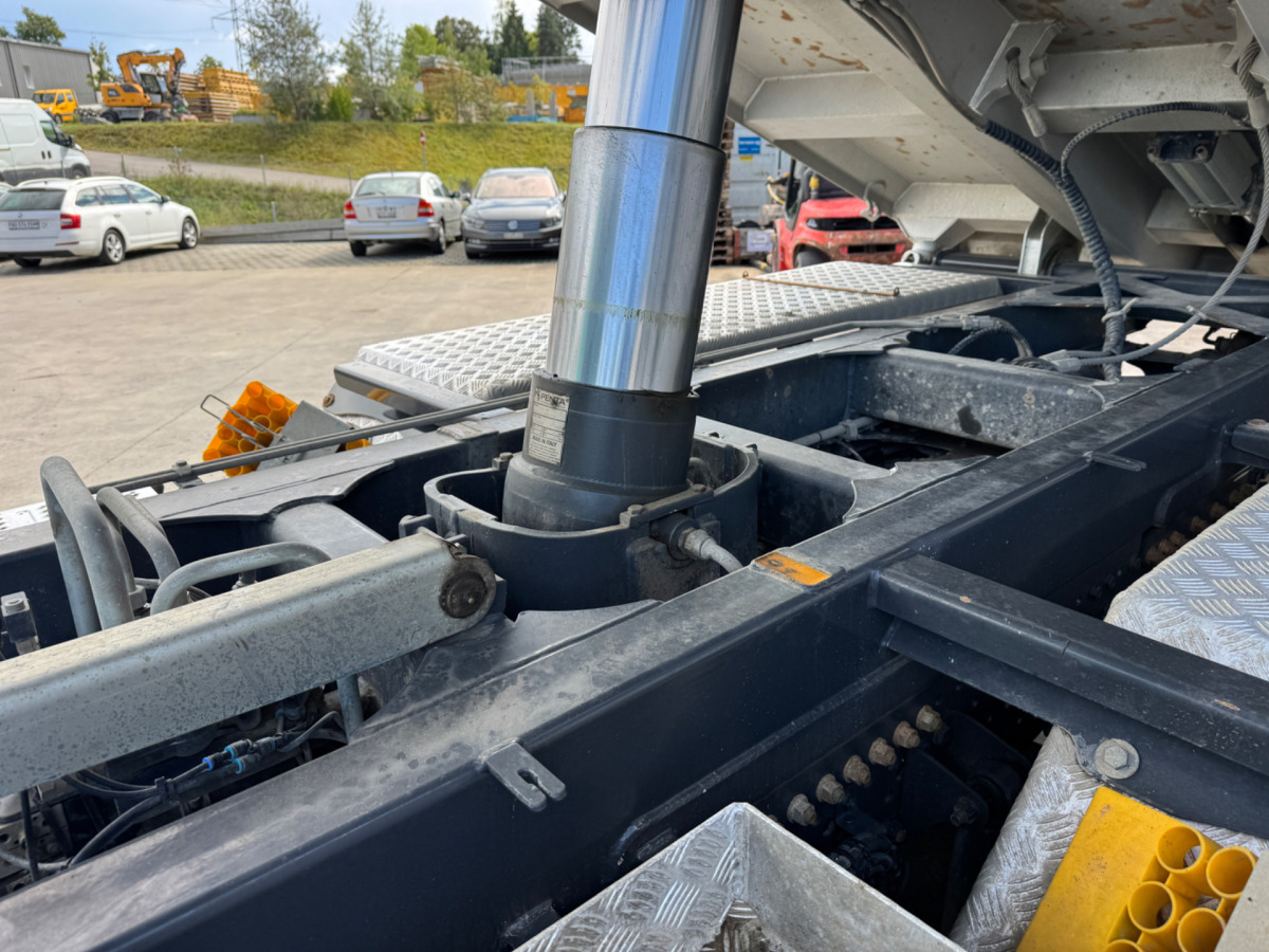 MERCEDES BENZ AROCS 3246 - Camion basculantă: Foto 4 MERCEDES BENZ AROCS 3246 - Camion basculantă: Foto 4