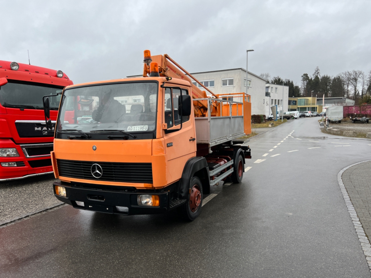 MERCEDES 709 WUMAG GELENKSTEIGER 14M - Maşina comunala: Foto 1 MERCEDES 709 WUMAG GELENKSTEIGER 14M - Maşina comunala: Foto 1