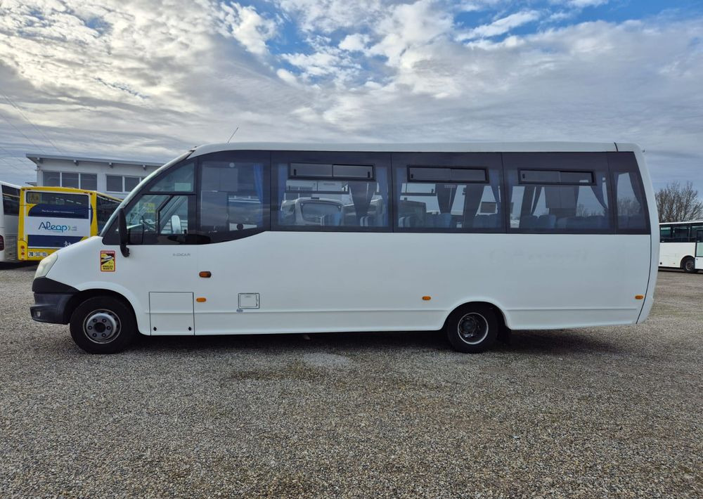 Iveco Wing /34 miejsca /mały przebieg/ Cena:127000 zł netto - Microbuz, Transport persoane: Foto 3 Iveco Wing /34 miejsca /mały przebieg/ Cena:127000 zł netto - Microbuz, Transport persoane: Foto 3
