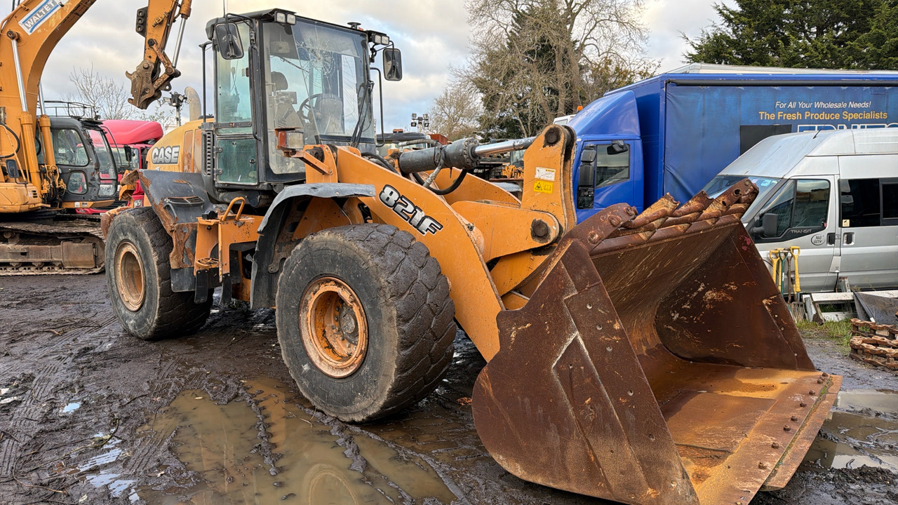 CASE 821F - Încărcător frontal pe pneuri: Foto 1 CASE 821F - Încărcător frontal pe pneuri: Foto 1