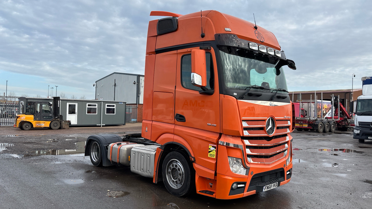 MERCEDES-BENZ ACTROS 1845 - Cap tractor: Foto 1 MERCEDES-BENZ ACTROS 1845 - Cap tractor: Foto 1