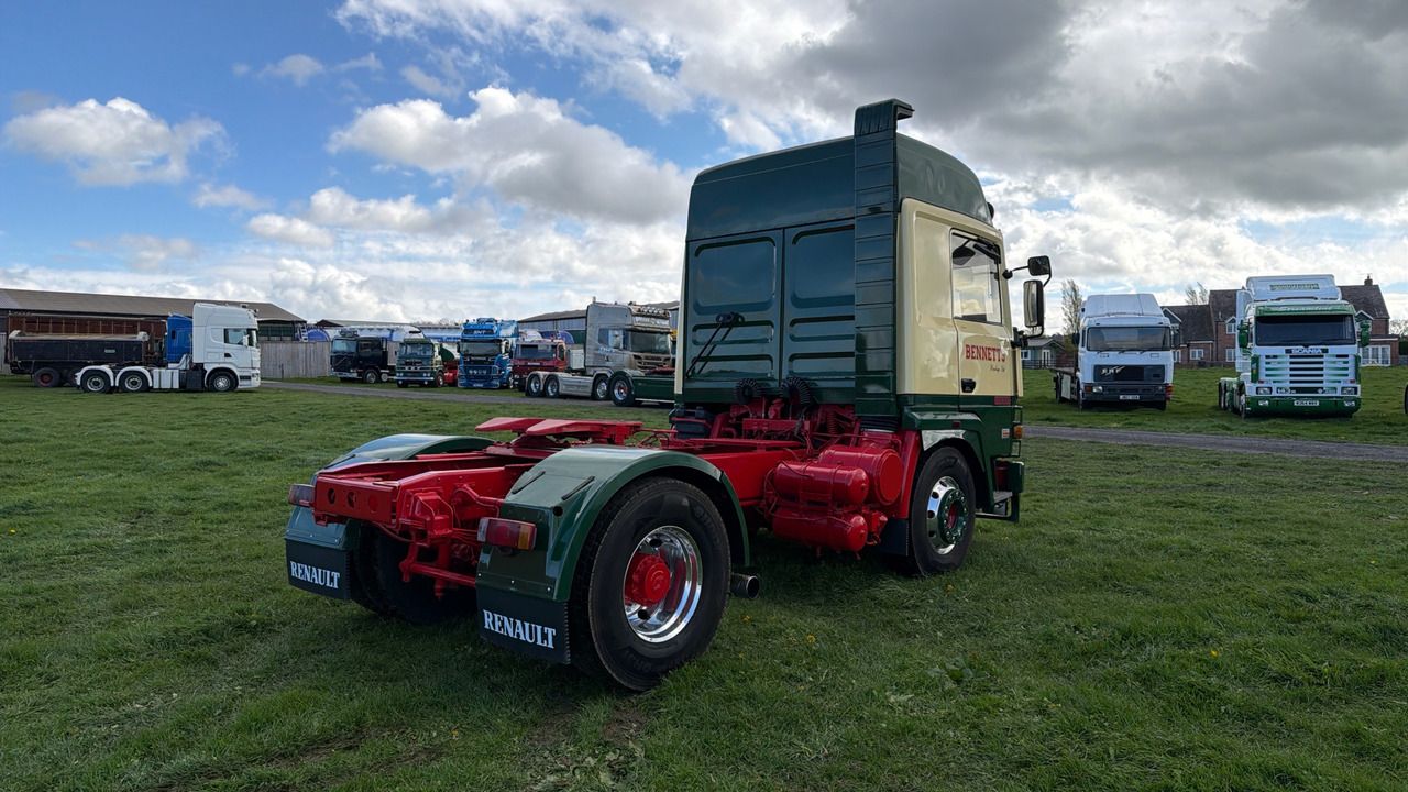 RENAULT R420 V8 - Cap tractor: Foto 4 RENAULT R420 V8 - Cap tractor: Foto 4