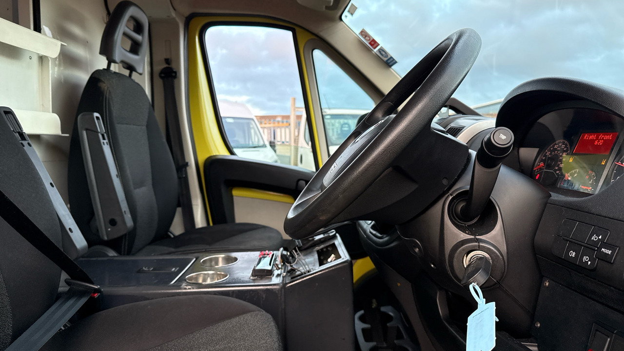 FIAT DUCATO 42 MULTIJET II - Ambulanță: Foto 5 FIAT DUCATO 42 MULTIJET II - Ambulanță: Foto 5