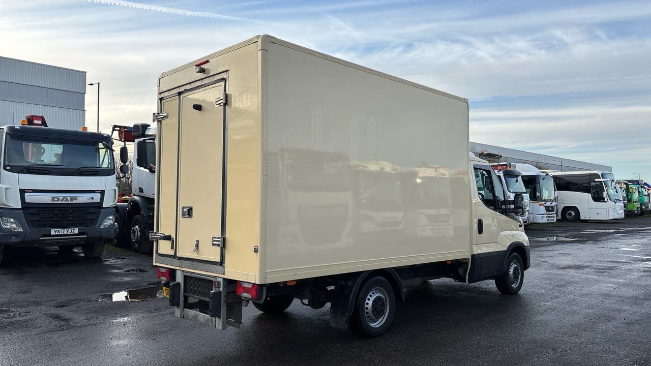 IVECO DAILY 35-120 2.3 4100 WB Hi-Matic - Autoutilitară frigorifica: Foto 4 IVECO DAILY 35-120 2.3 4100 WB Hi-Matic - Autoutilitară frigorifica: Foto 4