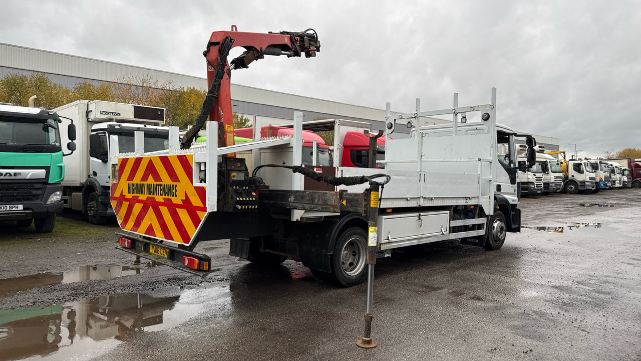 IVECO EUROCARGO 120-190 - Camion platformă, Camion cu macara: Foto 4 IVECO EUROCARGO 120-190 - Camion platformă, Camion cu macara: Foto 4