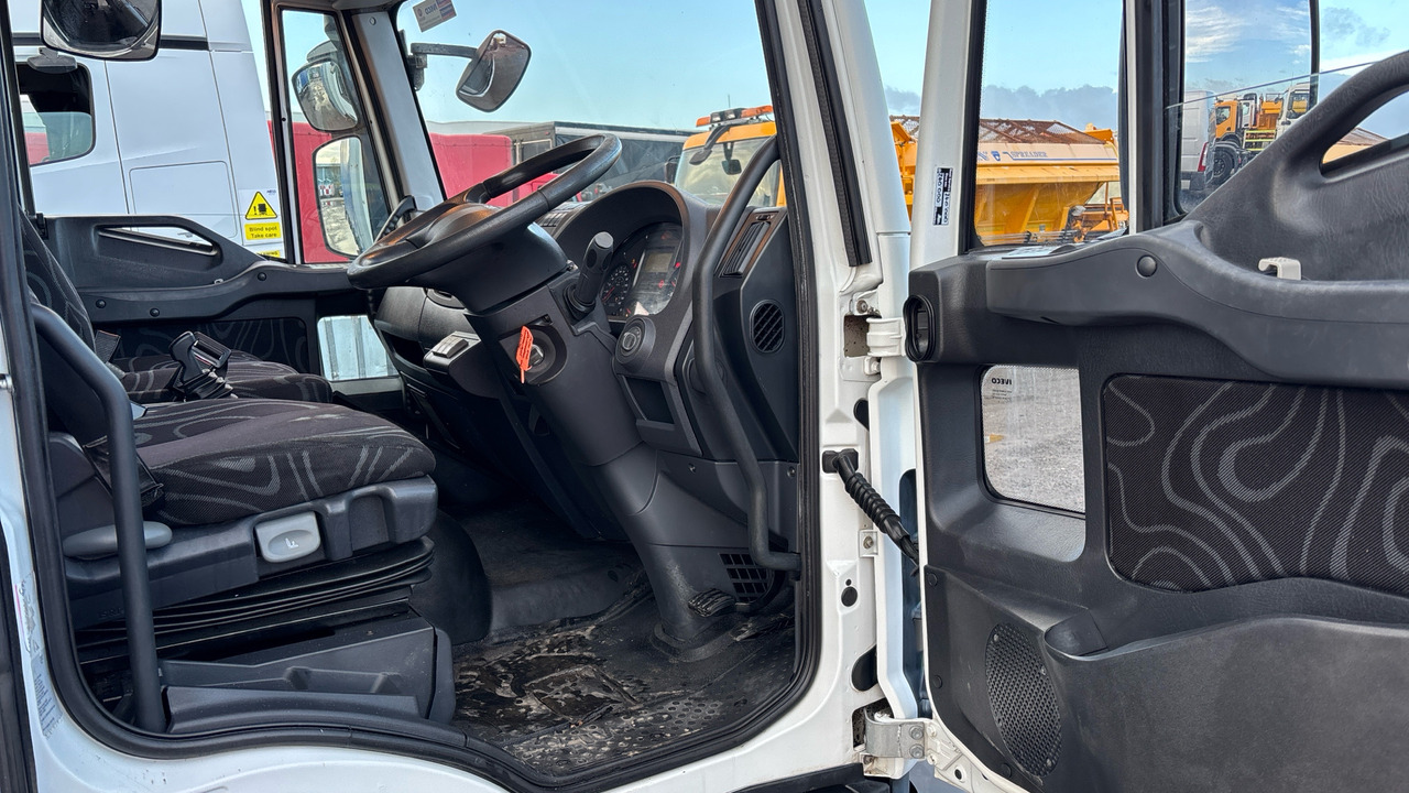 IVECO EUROCARGO 75E16 - Camion cu prelată: Foto 5 IVECO EUROCARGO 75E16 - Camion cu prelată: Foto 5