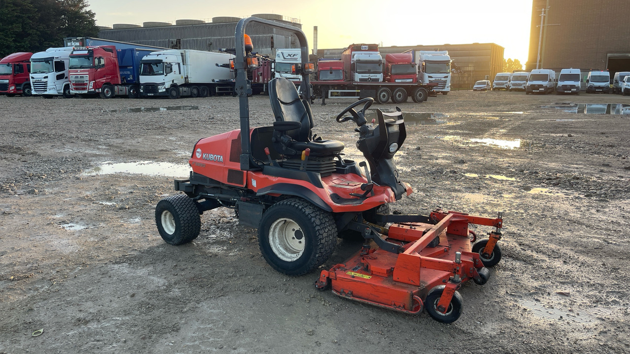 KUBOTA F3890 - Maşină de tuns iarba: Foto 2 KUBOTA F3890 - Maşină de tuns iarba: Foto 2