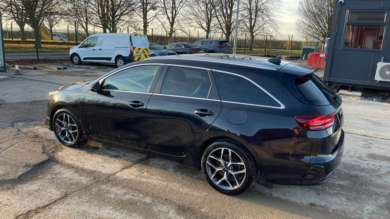 Kia Ceed 3 1.5 GDI ISG - Mașină break: Foto 3 Kia Ceed 3 1.5 GDI ISG - Mașină break: Foto 3