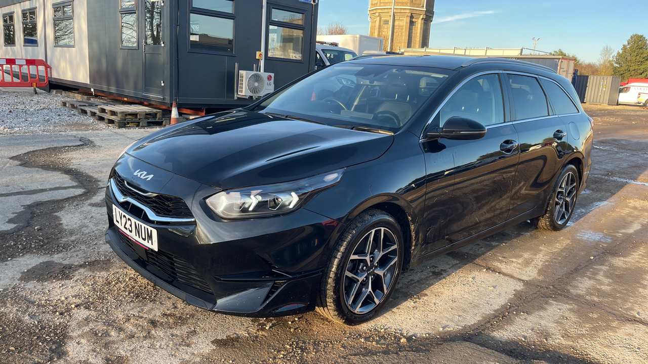 Kia Ceed 3 1.5 GDI ISG - Mașină break: Foto 2 Kia Ceed 3 1.5 GDI ISG - Mașină break: Foto 2