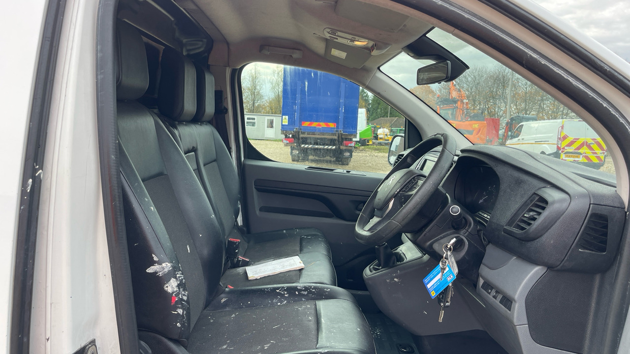 PEUGEOT EXPERT PROFESSIONAL 1200 1.5 BLUE HDI 100PS - Autoutilitară compactă: Foto 5 PEUGEOT EXPERT PROFESSIONAL 1200 1.5 BLUE HDI 100PS - Autoutilitară compactă: Foto 5