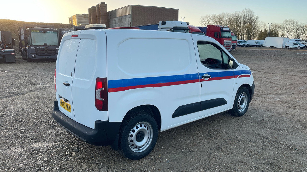 PEUGEOT PARTNER 1000 1.5 BlueHDi 100PS - Autoutilitară compactă: Foto 4 PEUGEOT PARTNER 1000 1.5 BlueHDi 100PS - Autoutilitară compactă: Foto 4