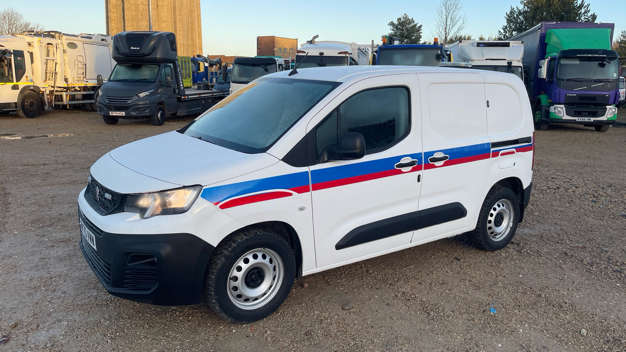 PEUGEOT PARTNER 1000 1.5 BlueHDi 100PS - Autoutilitară compactă: Foto 2 PEUGEOT PARTNER 1000 1.5 BlueHDi 100PS - Autoutilitară compactă: Foto 2