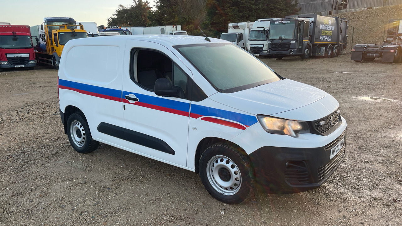 PEUGEOT PARTNER 1000 1.5 BlueHDi 100PS - Autoutilitară compactă: Foto 1 PEUGEOT PARTNER 1000 1.5 BlueHDi 100PS - Autoutilitară compactă: Foto 1