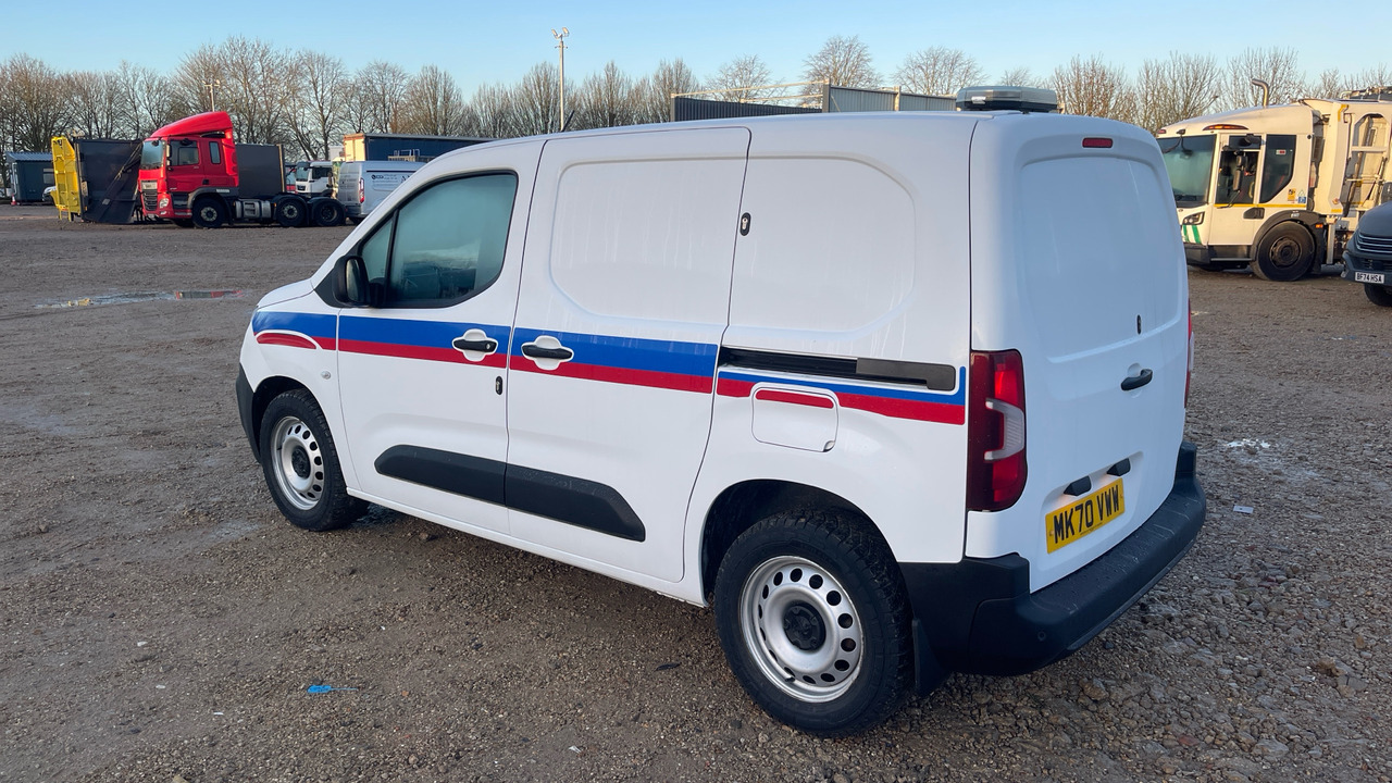 PEUGEOT PARTNER 1000 1.5 BlueHDi 100PS - Autoutilitară compactă: Foto 3 PEUGEOT PARTNER 1000 1.5 BlueHDi 100PS - Autoutilitară compactă: Foto 3