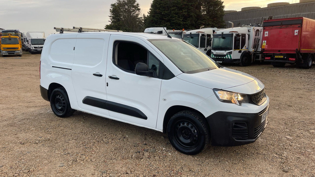 PEUGEOT PARTNER 850 1.5 BlueHDi 100ps Professional - Autoutilitară compactă: Foto 1 PEUGEOT PARTNER 850 1.5 BlueHDi 100ps Professional - Autoutilitară compactă: Foto 1