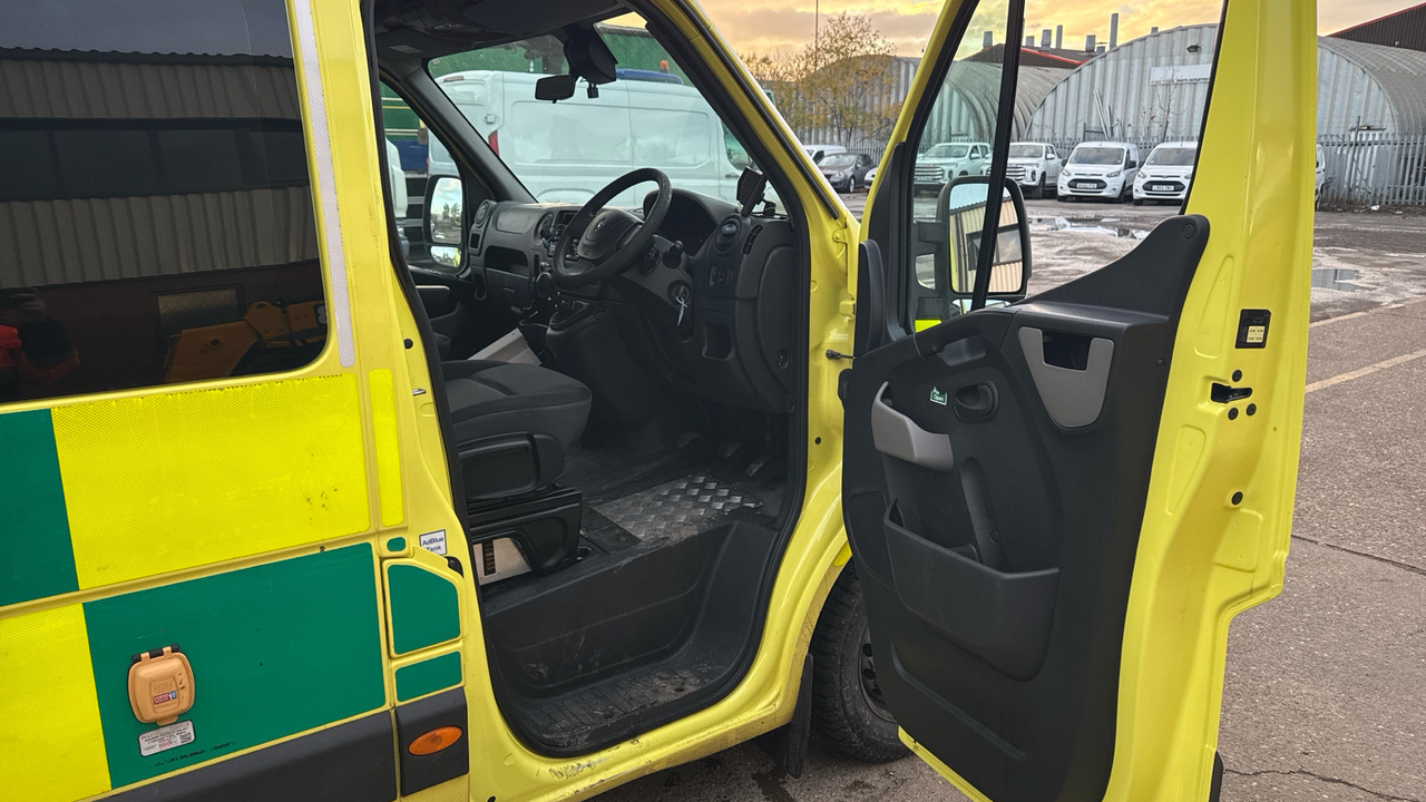 RENAULT MASTER 150.39 - Ambulanță: Foto 5 RENAULT MASTER 150.39 - Ambulanță: Foto 5