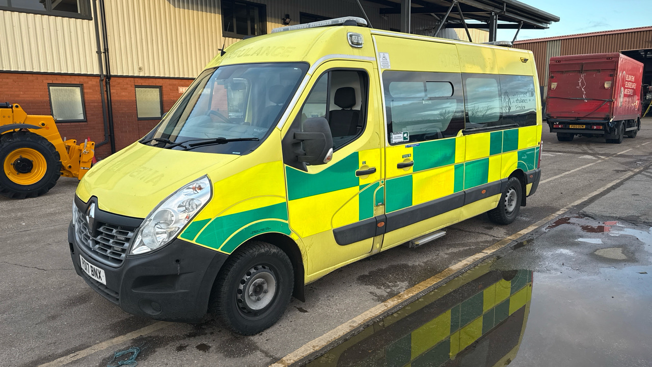 RENAULT MASTER 150.39 - Ambulanță: Foto 2 RENAULT MASTER 150.39 - Ambulanță: Foto 2