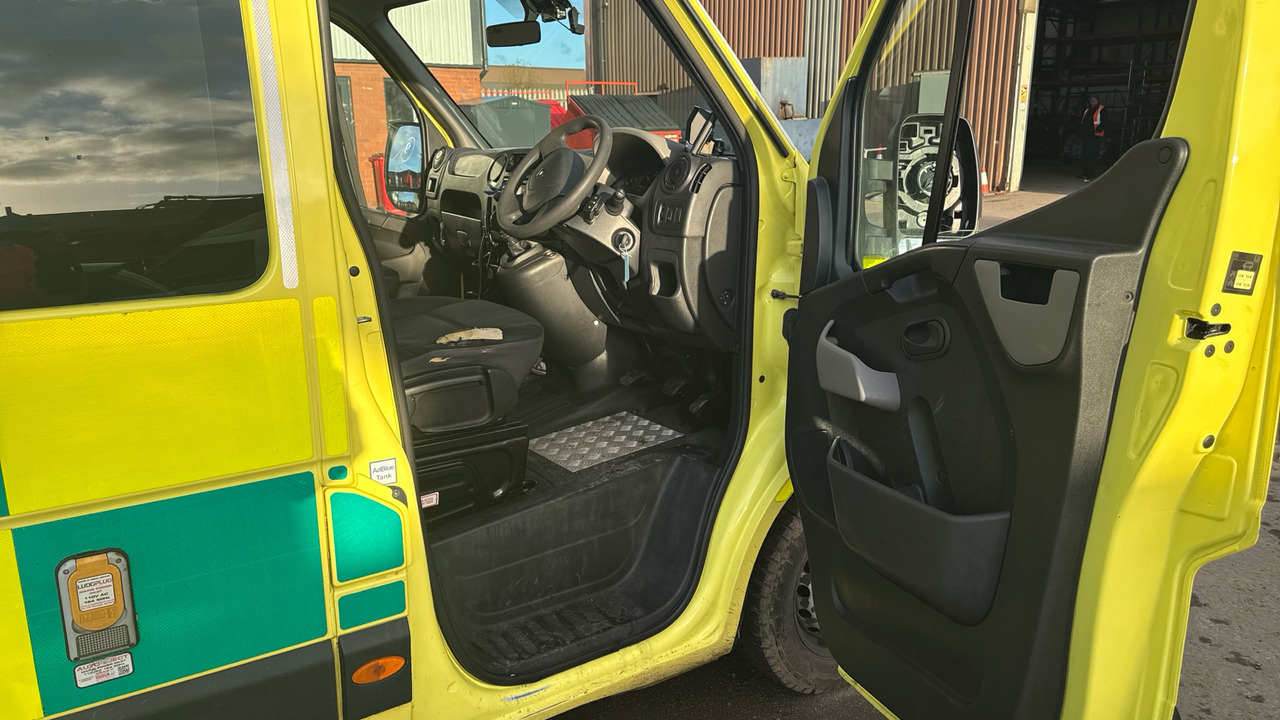 RENAULT MASTER 150.39 - Ambulanță: Foto 5 RENAULT MASTER 150.39 - Ambulanță: Foto 5