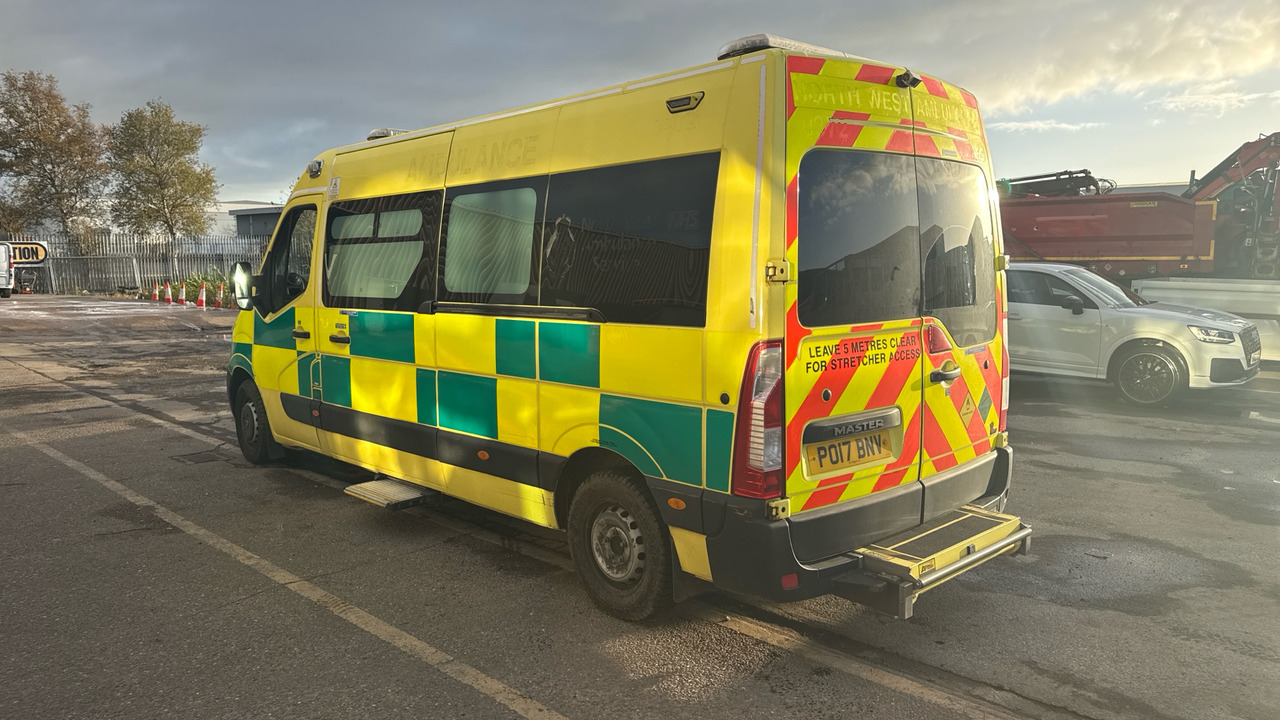 RENAULT MASTER 150.39 - Ambulanță: Foto 3 RENAULT MASTER 150.39 - Ambulanță: Foto 3