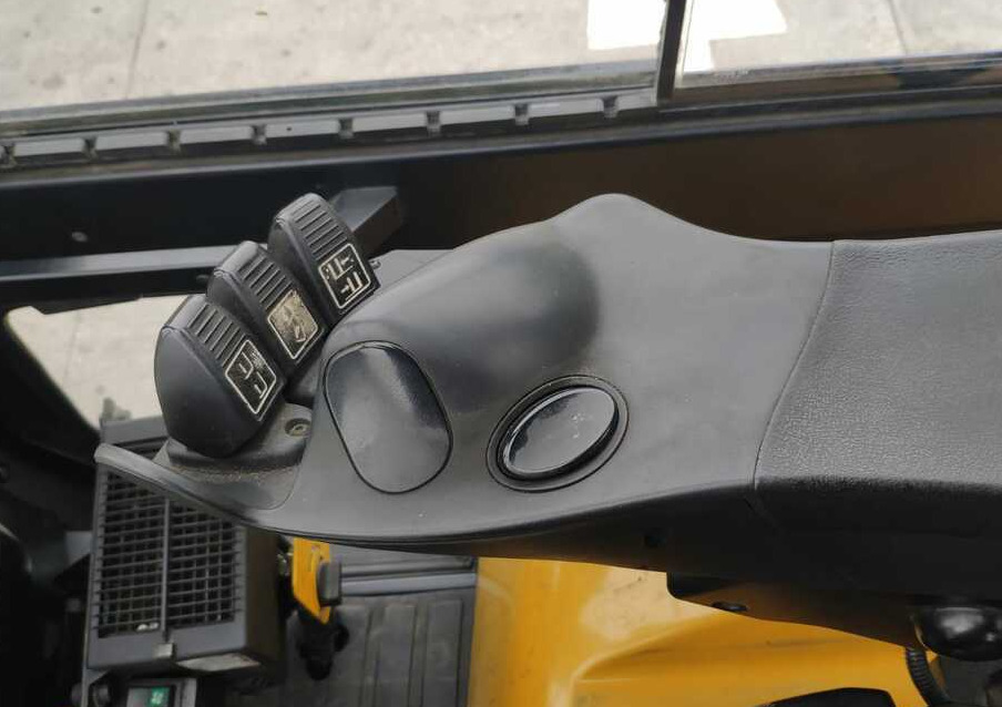 Yale GLP35VX - Stivuitor GPL: Foto 5 Yale GLP35VX - Stivuitor GPL: Foto 5