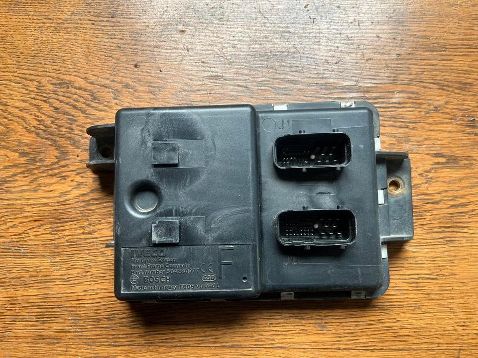 IVECO Multiplex System Front Frame Computer Steuergerät 504280977 - Calculator de bord pentru Camion: Foto 1 IVECO Multiplex System Front Frame Computer Steuergerät 504280977 - Calculator de bord pentru Camion: Foto 1