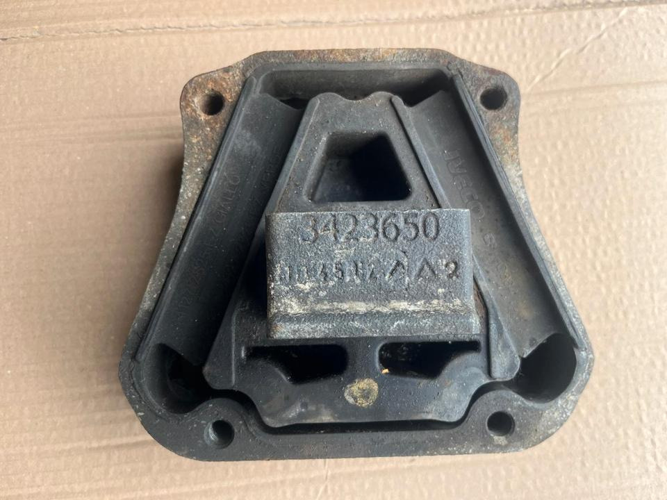 IVECO Stralis 450 Motorlager Motorhalter 3423650 - Engine bearing pentru Camion: Foto 1 IVECO Stralis 450 Motorlager Motorhalter 3423650 - Engine bearing pentru Camion: Foto 1