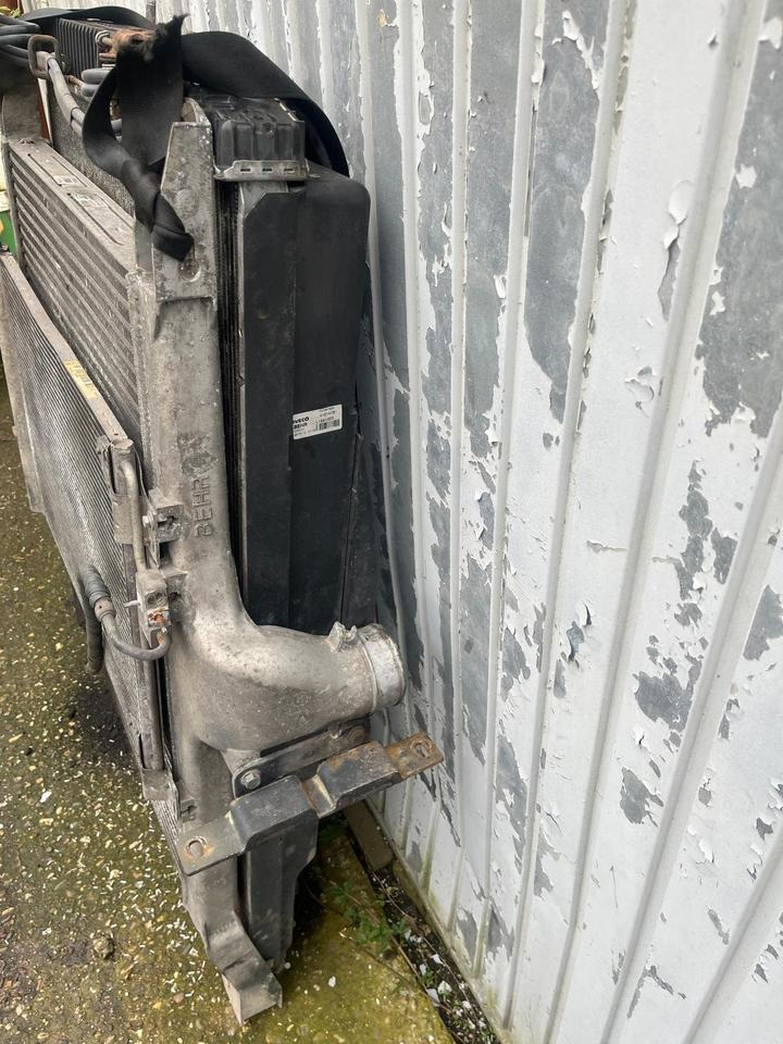 IVECO Stralis Kühlerpaket Wasserkühler Radiator Kühler 41214781 - Radiator pentru Camion: Foto 2 IVECO Stralis Kühlerpaket Wasserkühler Radiator Kühler 41214781 - Radiator pentru Camion: Foto 2