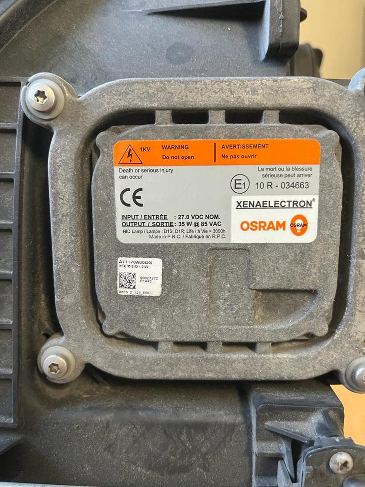 Mercedes Actros Bi Xenon Scheinwerfer Vorne Links A9608200639 - Far pentru Camion: Foto 3 Mercedes Actros Bi Xenon Scheinwerfer Vorne Links A9608200639 - Far pentru Camion: Foto 3