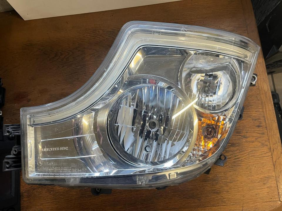 Mercedes Actros LED Scheinwerfer Vorne Links A9618205039 - Far pentru Camion: Foto 2 Mercedes Actros LED Scheinwerfer Vorne Links A9618205039 - Far pentru Camion: Foto 2