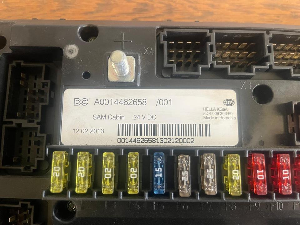 Mercedes Actros MP4 SAM Cabin Sicherungskasten A0014462658 - Siguranță pentru Camion: Foto 3 Mercedes Actros MP4 SAM Cabin Sicherungskasten A0014462658 - Siguranță pentru Camion: Foto 3