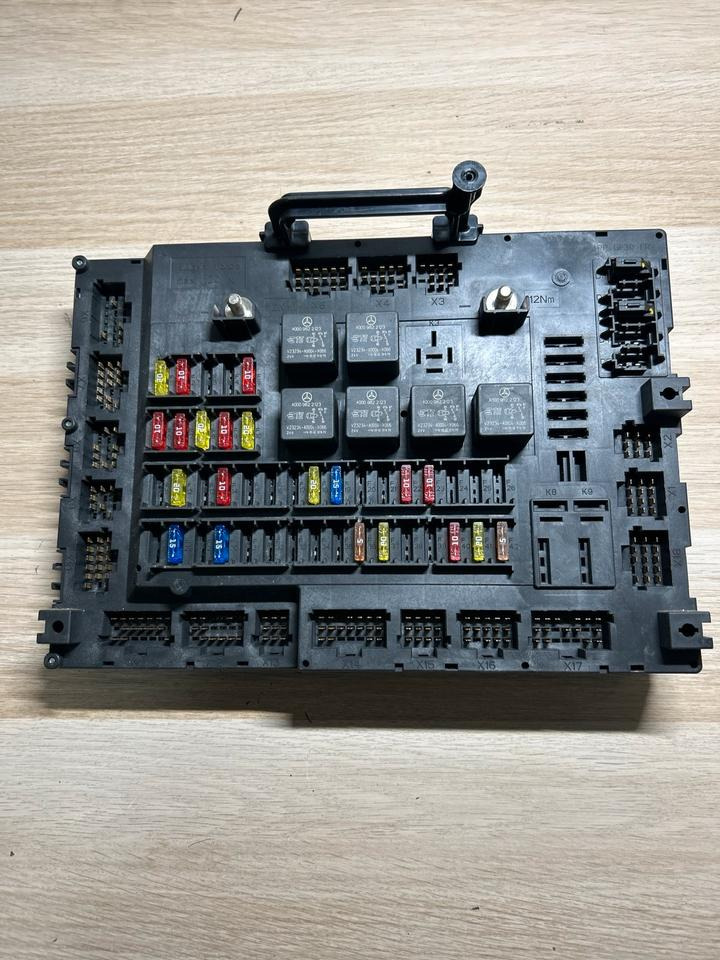 Mercedes Atego 4 EU6 Sicherungskasten A0014461958 - Siguranță: Foto 2 Mercedes Atego 4 EU6 Sicherungskasten A0014461958 - Siguranță: Foto 2