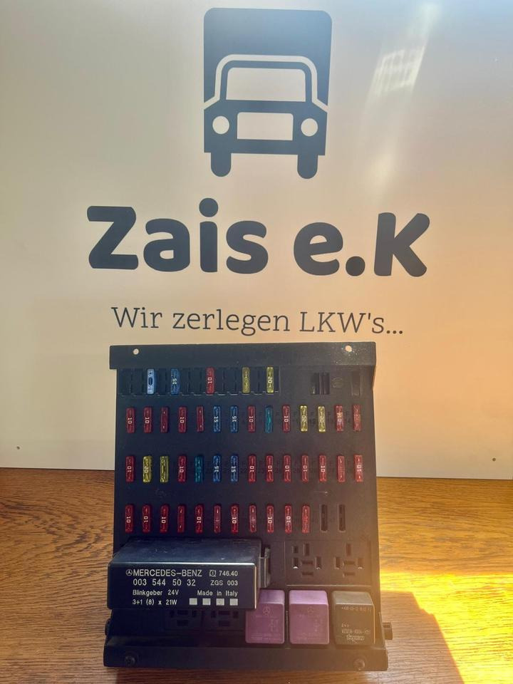 Mercedes Atego Sicherungskasten (Zentralelektrik) A0015433615 - Siguranță pentru Camion: Foto 1 Mercedes Atego Sicherungskasten (Zentralelektrik) A0015433615 - Siguranță pentru Camion: Foto 1