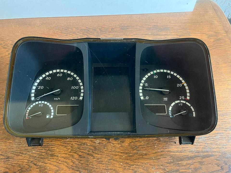 Mercedes Benz Actros MP4 Kombiinstrument / Tacho A0094460021 - Tablou de bord pentru Camion: Foto 2 Mercedes Benz Actros MP4 Kombiinstrument / Tacho A0094460021 - Tablou de bord pentru Camion: Foto 2